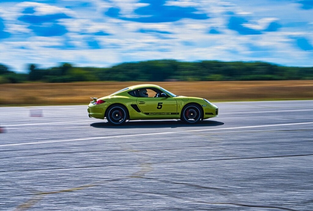 Checked out autocross for the first time on Sunday. Looks like it's time for me to buy a new helmet and thinking about joining in next season!
.
.
.
.
.
.
.
.
.
.
.
#foodbiker #roadfeast #driveitlikeyoustoleit #Porsche #autocross #porsche911 #getoutanddr… instagr.am/p/CiQEfGdu07F/