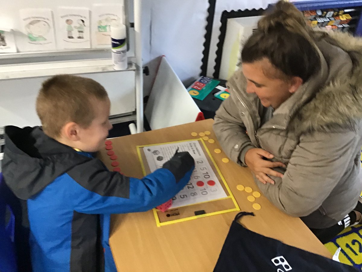 MissMuirKPS's tweet photo. A lovely evening spent welcoming our special grown ups into our classroom for the first time this session 😁@KnightsridgePr1 https://t.co/4Bh9du98vO