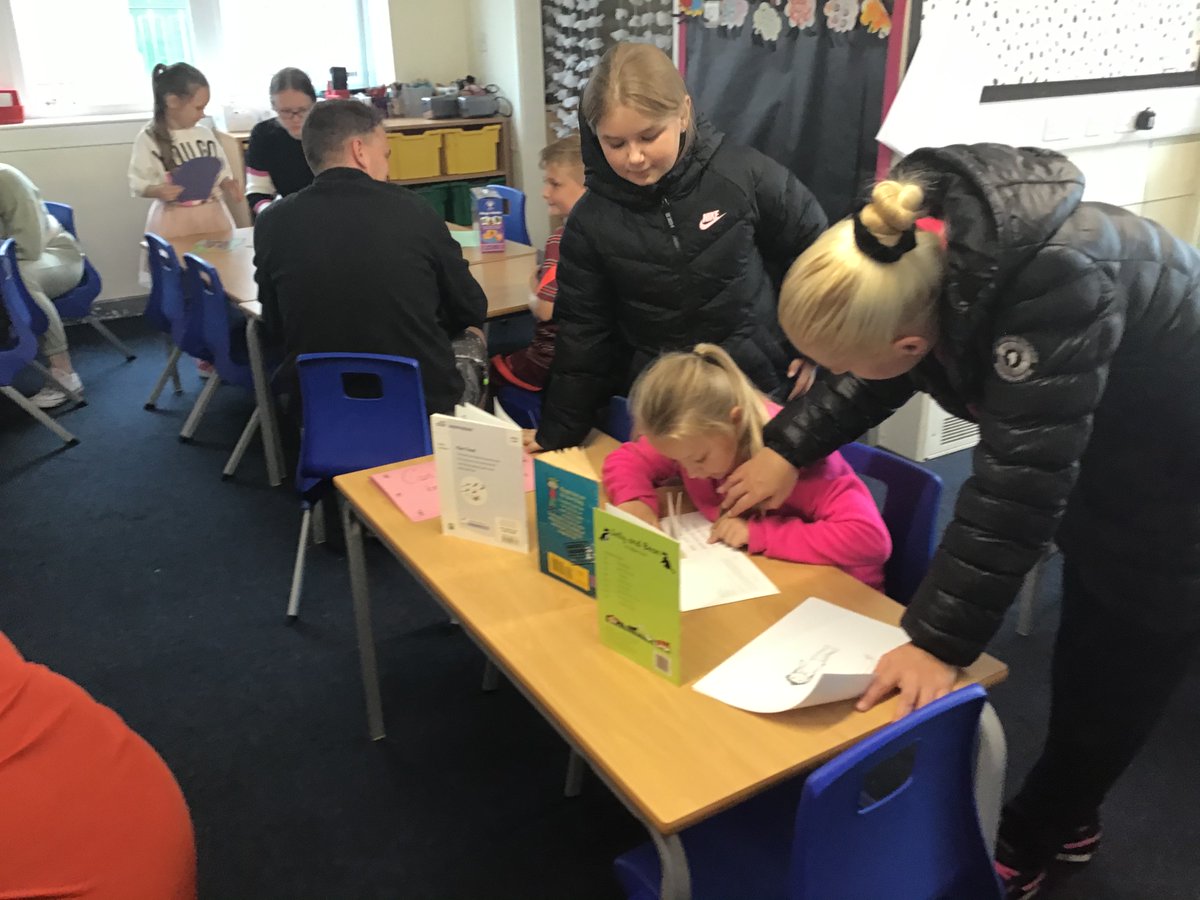 MissMuirKPS's tweet photo. A lovely evening spent welcoming our special grown ups into our classroom for the first time this session 😁@KnightsridgePr1 https://t.co/4Bh9du98vO
