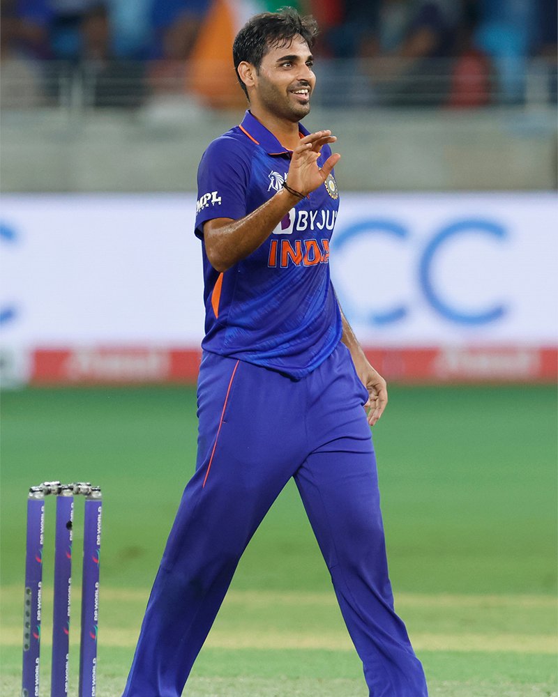 StarSportsIndia's tweet photo. 4⃣-1⃣-4⃣-5⃣
Just @BhuviOfficial's way of saying 👋 to the #AFG batting lineup! 😉

DP World #AsiaCup2022 #INDvAFG #INDvsAFG #BelieveInBlue #TeamIndia https://t.co/aj7bzA5vXm