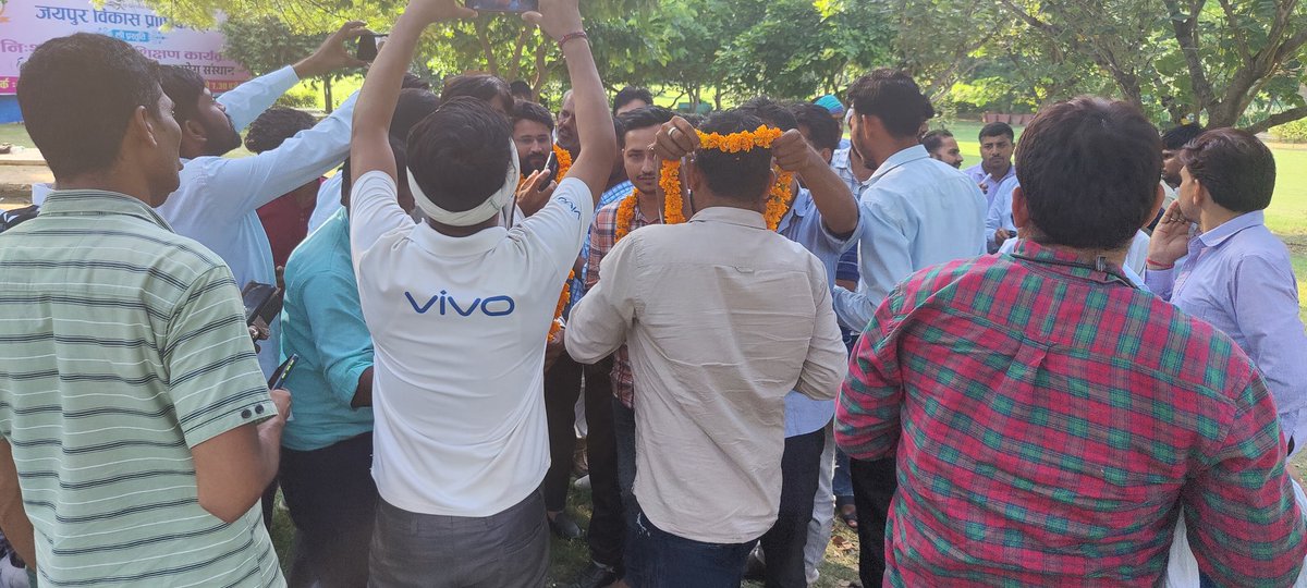 TheUpenYadav's tweet photo. फ़्री में कार्य करवाकर सरकार उनके साथ शोषण कर रही है ll
माननीय मुख्यमंत्री @ashokgehlot51 जी से निवेदन है कि इनके मामले में संज्ञान लेकर इन सभी #ईमित्र_प्लस_ऑपरेटर_संचालकों को जल्द राहत प्रदान करें ll
@RajCMO
@RajGovOfficial https://t.co/ZgnQobCXuB