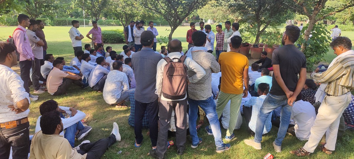 TheUpenYadav's tweet photo. फ़्री में कार्य करवाकर सरकार उनके साथ शोषण कर रही है ll
माननीय मुख्यमंत्री @ashokgehlot51 जी से निवेदन है कि इनके मामले में संज्ञान लेकर इन सभी #ईमित्र_प्लस_ऑपरेटर_संचालकों को जल्द राहत प्रदान करें ll
@RajCMO
@RajGovOfficial https://t.co/ZgnQobCXuB