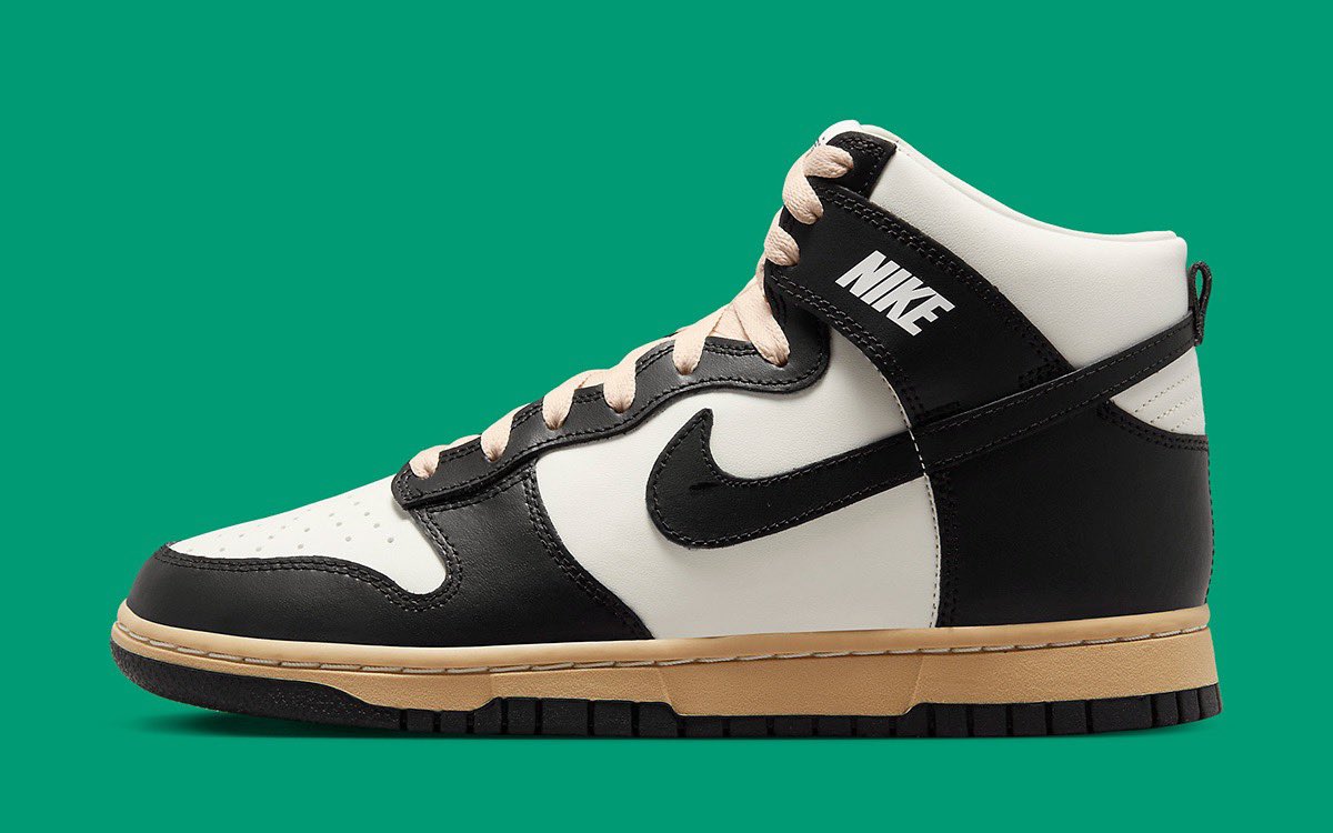 sneakerheads: there's too many panda dunks, everyone has a pair