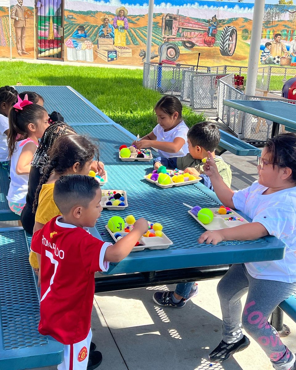 VCF2S's tweet photo. Last week students in RSD participated in Salad Bar Etiquette lessons, covering food safety practices at lunchtime and learning about all the delicious local fruits &amp; veggies they’ll find in their cafeteria! So much fun to participate in these lessons! https://t.co/dOxx2eZrrv