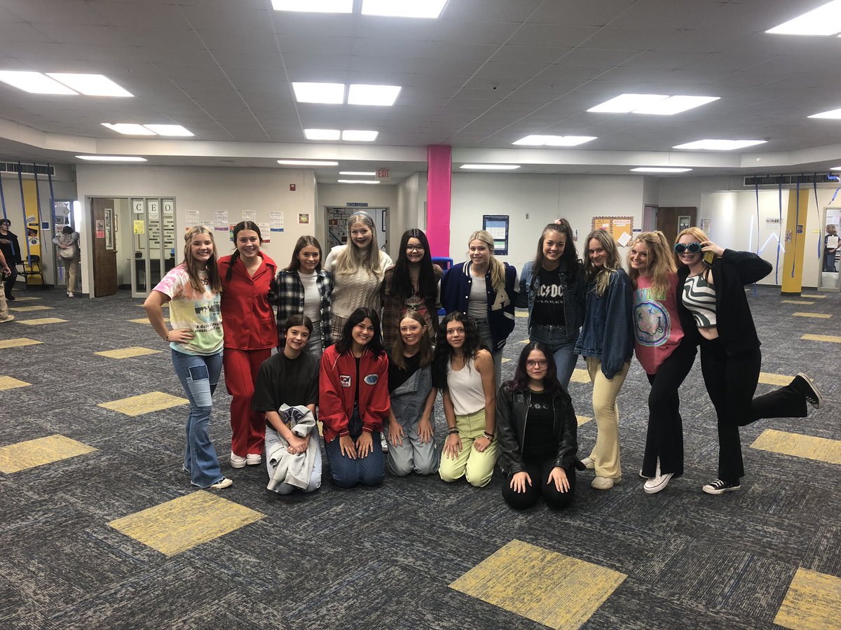 CheerWahoo's tweet photo. Wayyyy Back Wednesday✨☺️ #spiritweek https://t.co/EckaCv4mjw