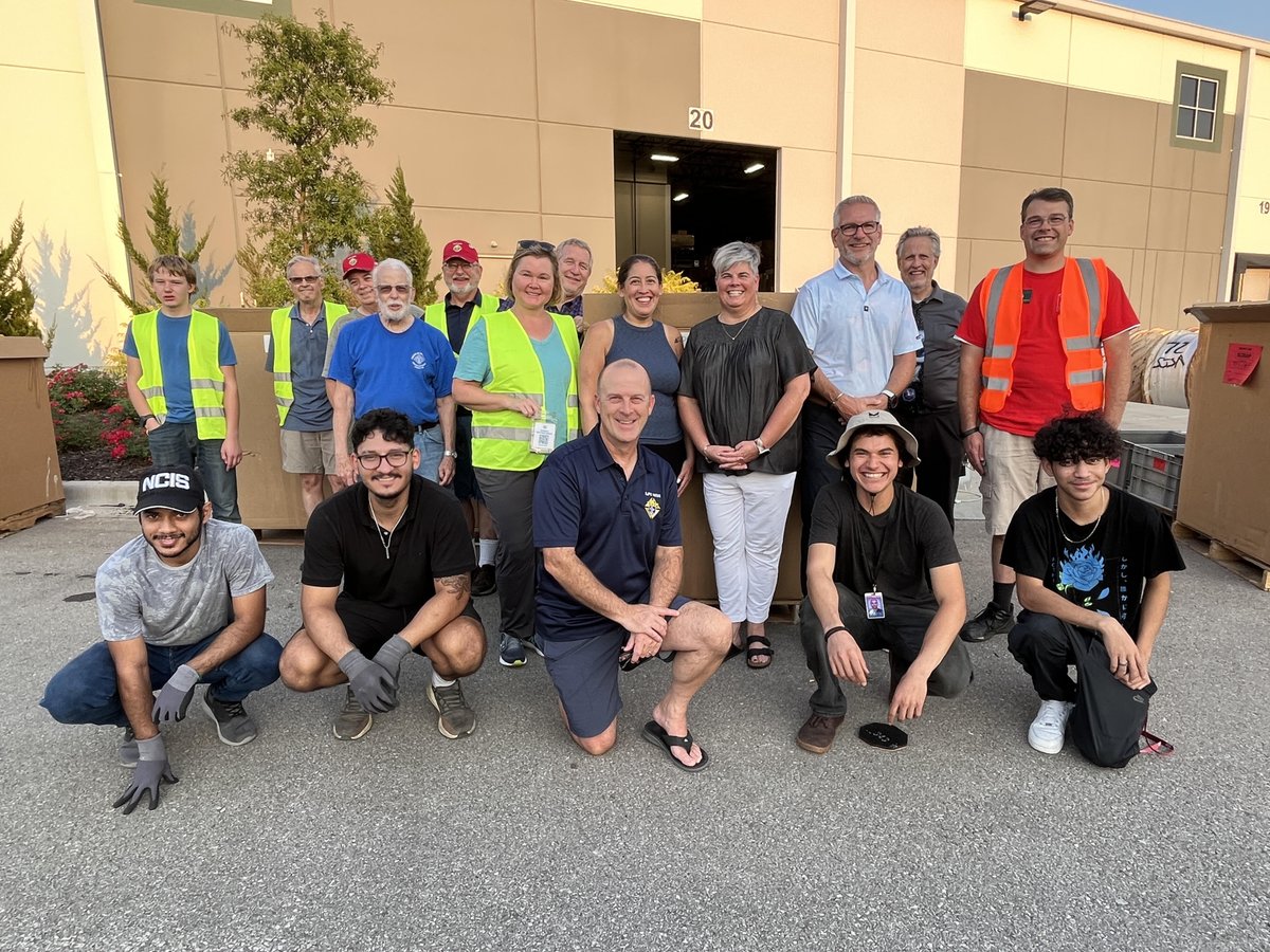 HolyNameKCK's tweet photo. Thanks to everyone who dropped off old electronics to recycle this week and donated to our school. We appreciate you! Thanks also to the great volunteers from the Knights of Columbus at @JP2KC and the Adams Cable Equipment team. #recycle #reuse #holyname https://t.co/XxdmzebSpd