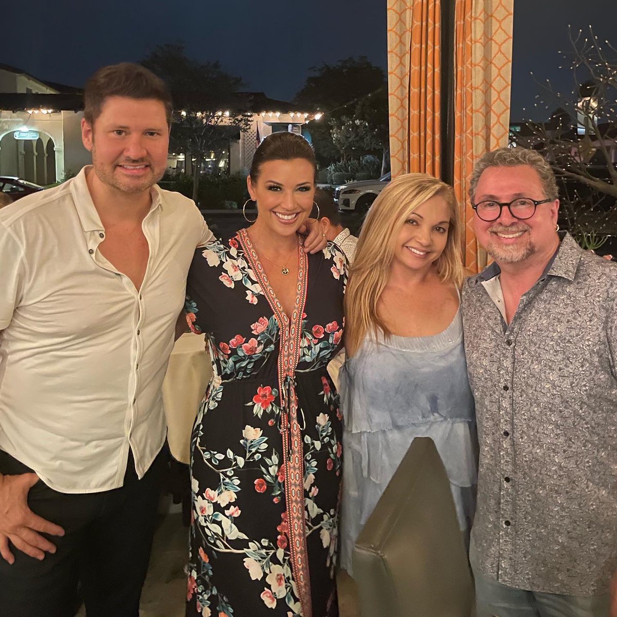 Last night, Keri and I had such a lovely night and dinner with my fellow sax brother Richard Elliott and his wife Camella! 

So many great stories ⭐️