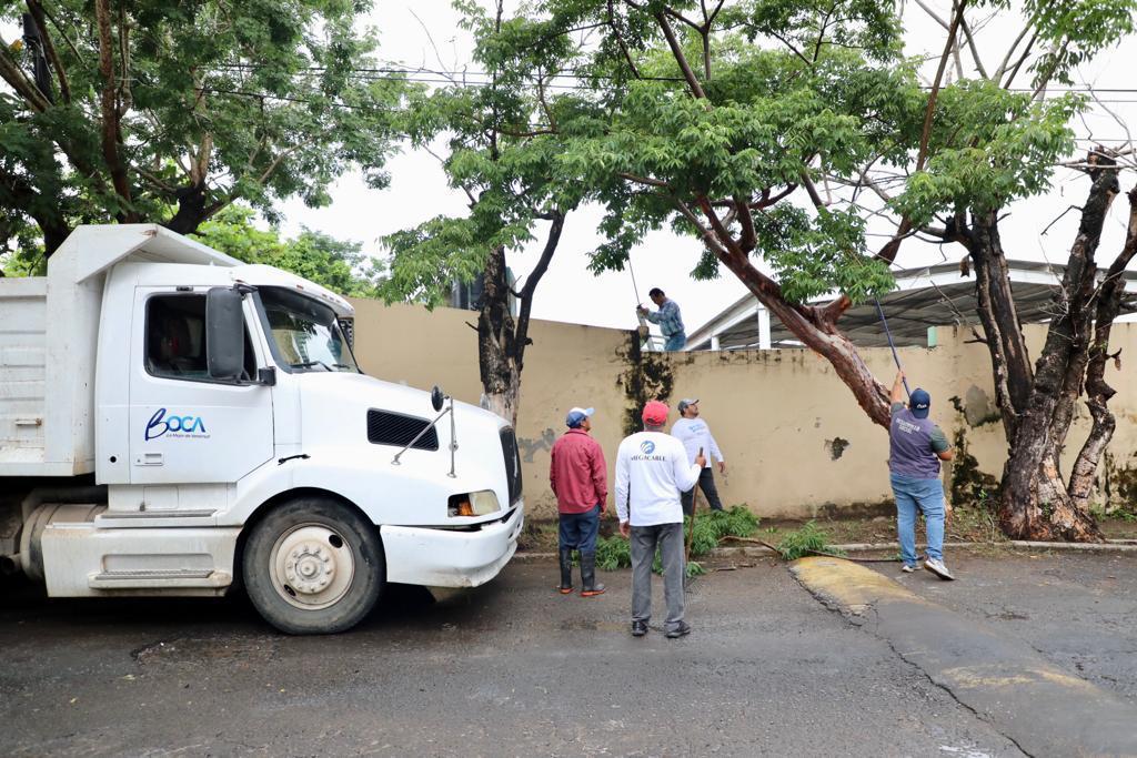 Las jornadas de limpieza son permanentes y llegan a todas las partes de nuestro municipio. Con trabajo en equipo mantenemos nuestras calles limpias para evitar inundaciones en esta temporada de lluvias. ¡Excelente jueves a todos!