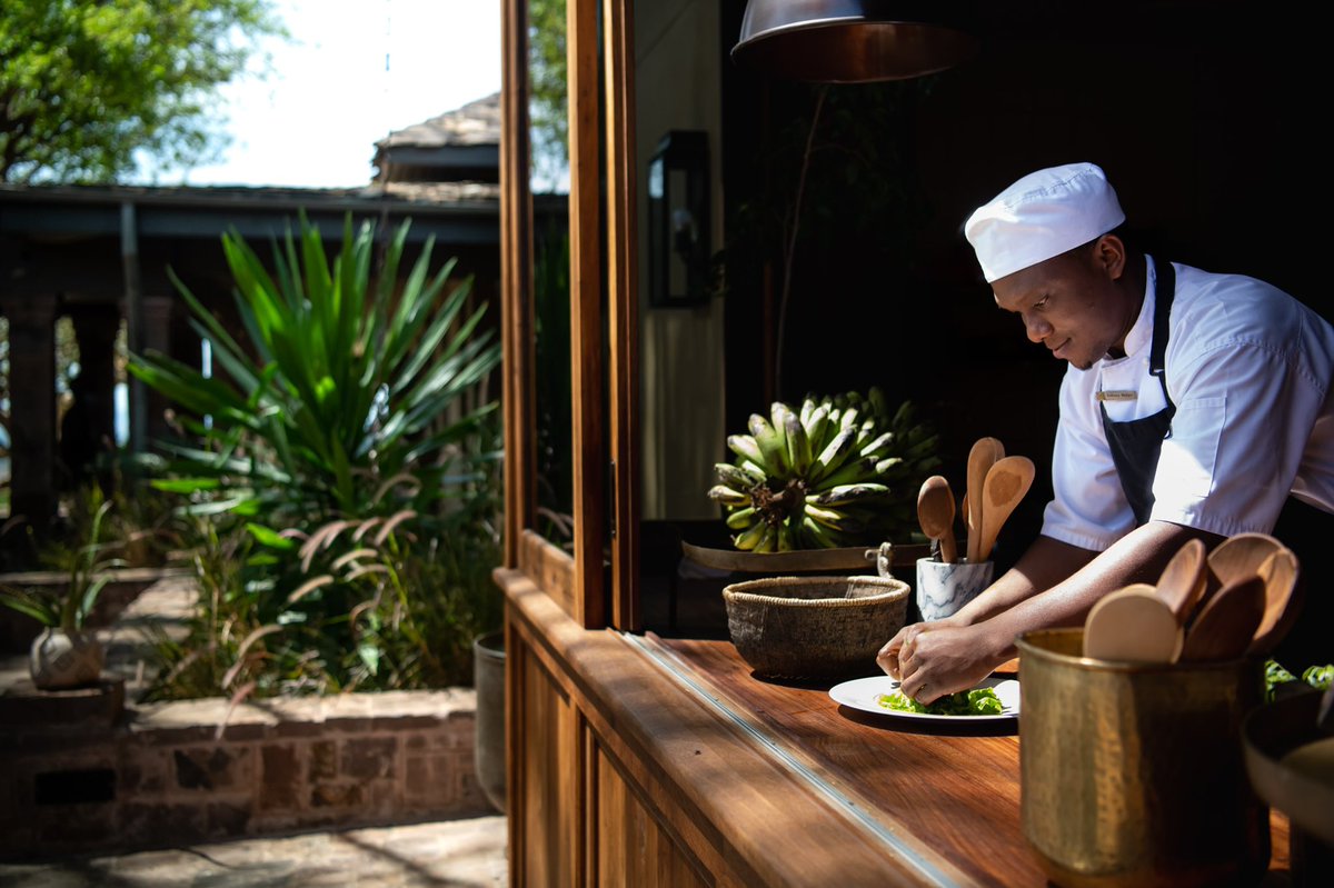 Singita_'s tweet photo. A celebration of food at Singita Sasakwa in four photos: A simple and nourishing plate, where it comes from, how we create it, and most importantly, a view across the plains of the Serengeti from your seat. Read more about our food journey: https://t.co/LG7eBa8LG1 https://t.co/j4NK0M59Ts