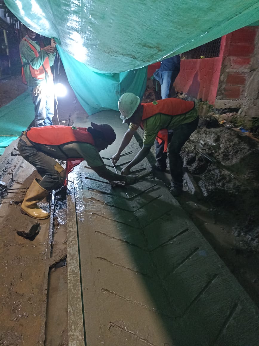 Seguimos avanzando con vías para la paz y mejorando la calidad de vida en el corregimiento de Santa clara, gracias al OCAD paz <a href="/RenovacionCo/">Agencia de Renovación del Territorio</a> <a href="/EmilioJArchila/">Emilio José Archila</a> <a href="/elviamejiafer/">Elvia Mejía F.</a> <a href="/jccamacho6410/">janeth camacho</a> <a href="/InviasOficial/">Invías</a> <a href="/MinTransporteCo/">MinTransporte</a> <a href="/MilagroHg/">kellis Hernández</a> <a href="/Alcaldiafcion/">Alcaldía De Fundación</a> <a href="/petrogustavo/">Gustavo Petro</a>