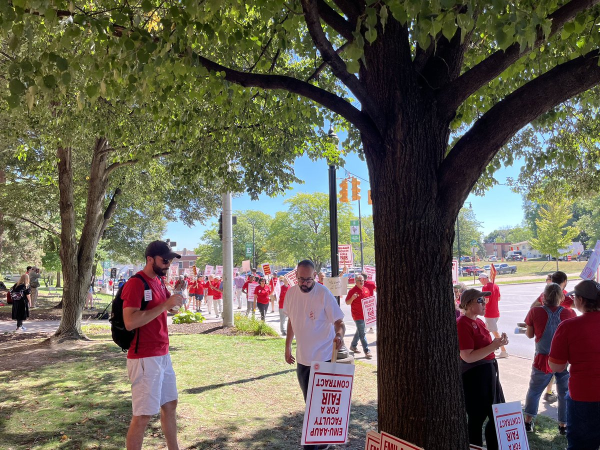 Matt_Cook's tweet image. Gotta love Michigan.
LET’S GOOOOOOO!!!
#UnionStrong #FairContractNow @EMUAAUP