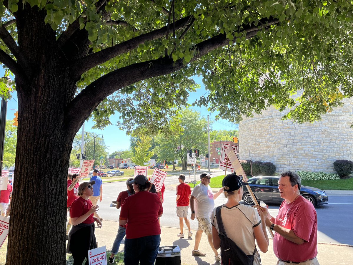 Matt_Cook's tweet image. Gotta love Michigan.
LET’S GOOOOOOO!!!
#UnionStrong #FairContractNow @EMUAAUP