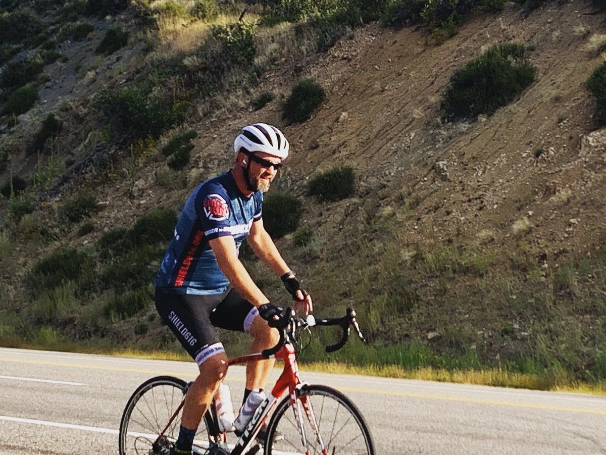 GrandCoSheriff's tweet photo. 🎉🚴♂️We’re excited to see Undersheriff Schafer & Lieutenant Rauch as they climb Rabbit Ears Pass! They are riding w/@Shield616_ Border to Border ride today from Hayden-Granby (113.5 miles/7,100 elevation gain)! Cheer them on! 🎉🚴♂️🎉
➡️ https://t.co/H0IR7FHvgp
#Shield616 https://t.co/ze9G6tus2q