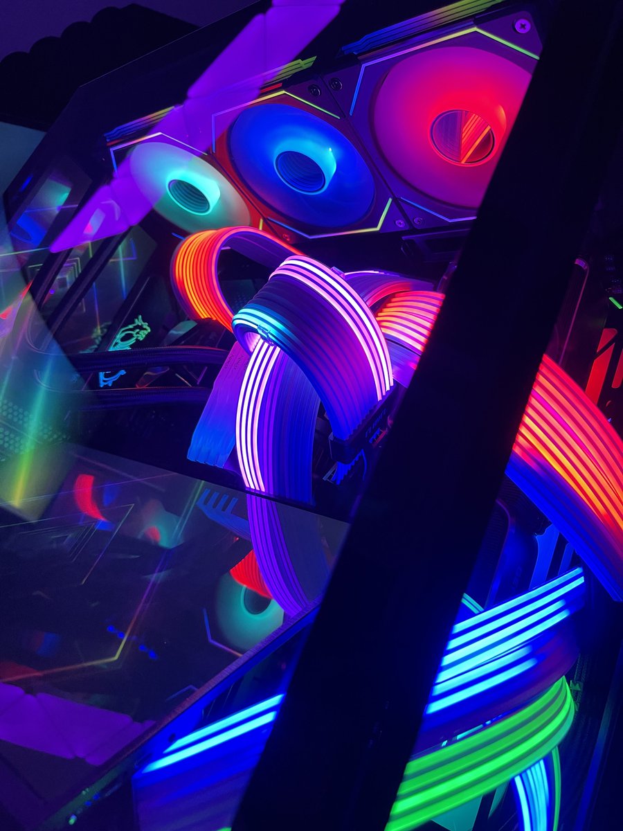 technika_builds's tweet photo. Rein in die RGB Stube !! Ein absurdes RGB Projekt 🤩 Dank @Caseking und @msigaming_de können wir auch mal die wilderen Builds machen 🤩 Let’s goo @ApacerGlobal noch mit dem NOX RAM … RGB Game Over 

https://t.co/juuejOfGf8

#rgb #rgbpc #lianlievo #lianlistrimer #caseking https://t.co/EsZfPILwle