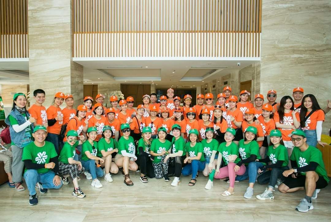 sscomvietnam's tweet photo. Nhà SScom cung cấp đầy đủ các chiến lược, công cụ để bạn và những người đi cùng bạn tối ưu việc phát triển kinh doanh. Việc còn lại là chỉ cần bạn KHÁT KHAO và LÀM

#SSCOM
#SSTRAINING https://t.co/vOgzUJB9bX