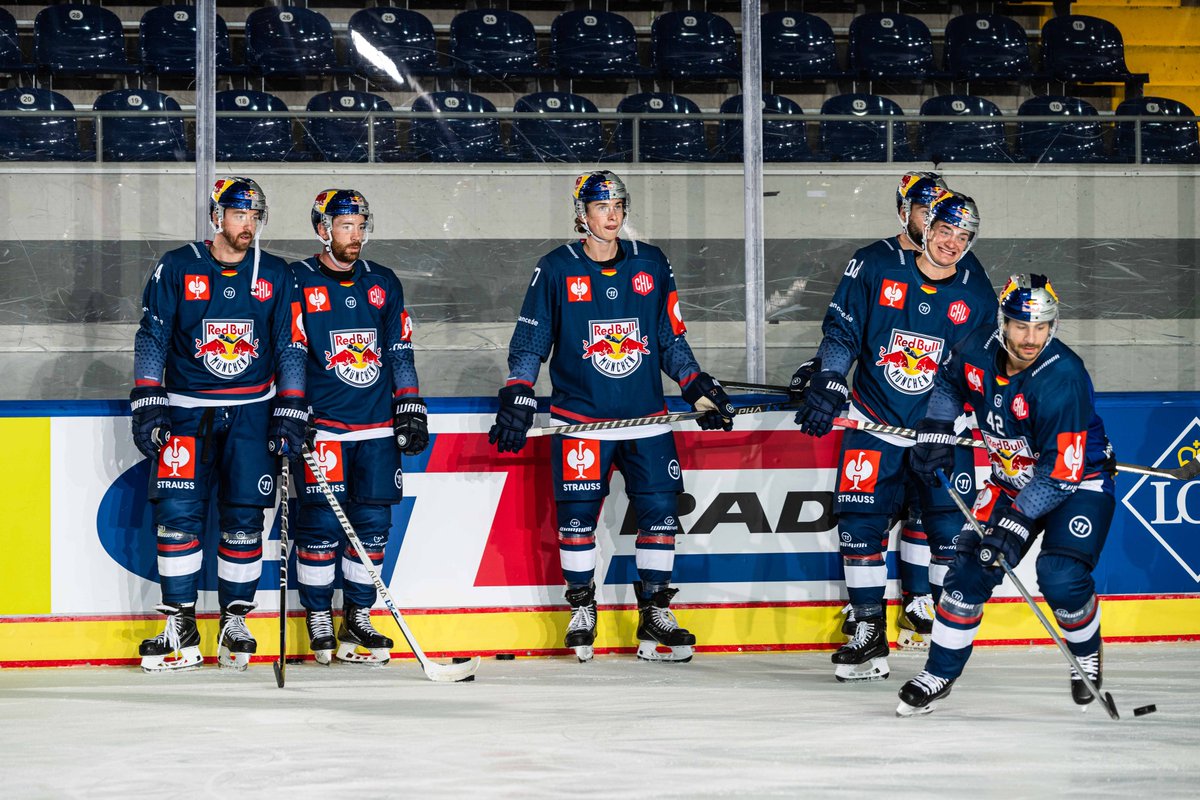 RedBullMuenchen's tweet photo. #RBMvsRAP
Ooooh, wir haben es vermisst. 🥺 Endlich wieder Warm-Up am Oberwiesenfeld! 😍 #redbulls #miiinga #championsgobeyond https://t.co/42katVWaor