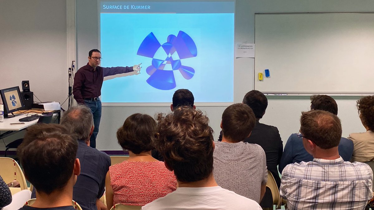 AcAmiens's tweet photo. Inauguration du labo #maths du collège Didelet d’Estrées-St-Denis par @MullerRaphal4 
➕Un espace dédié à cette discipline,
➗ouvert aux enseignants &amp; élèves,
➖pour redécouvrir les maths dans ses (multiples !) applications,
✖️pour faciliter &amp; encourager le travail collectif. 👏 https://t.co/t9wZz10AP9