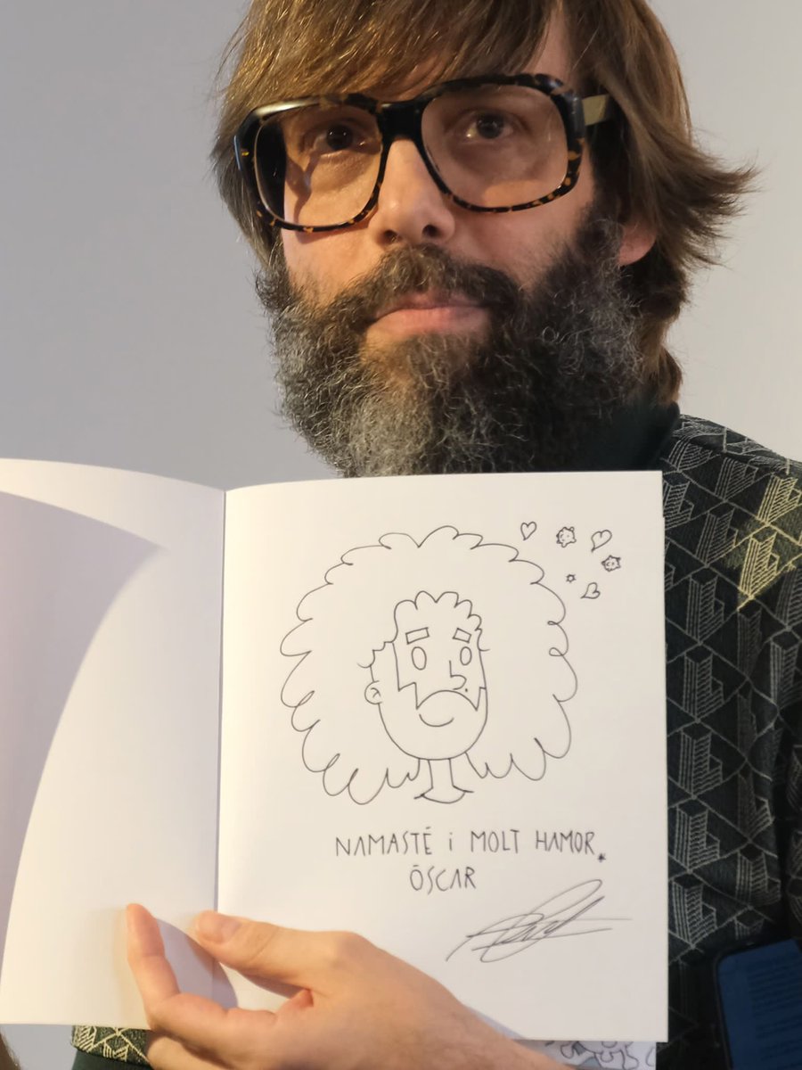oscardalmau_'s tweet photo. Amics que saben dibuixar i escriure amb humor, que et regalen els seus llibres i te’ls dediquen. 
‘Crónicas pospandèmicas’ del Ruben Córdoba aka @disonyando https://t.co/H9JklvOPyd