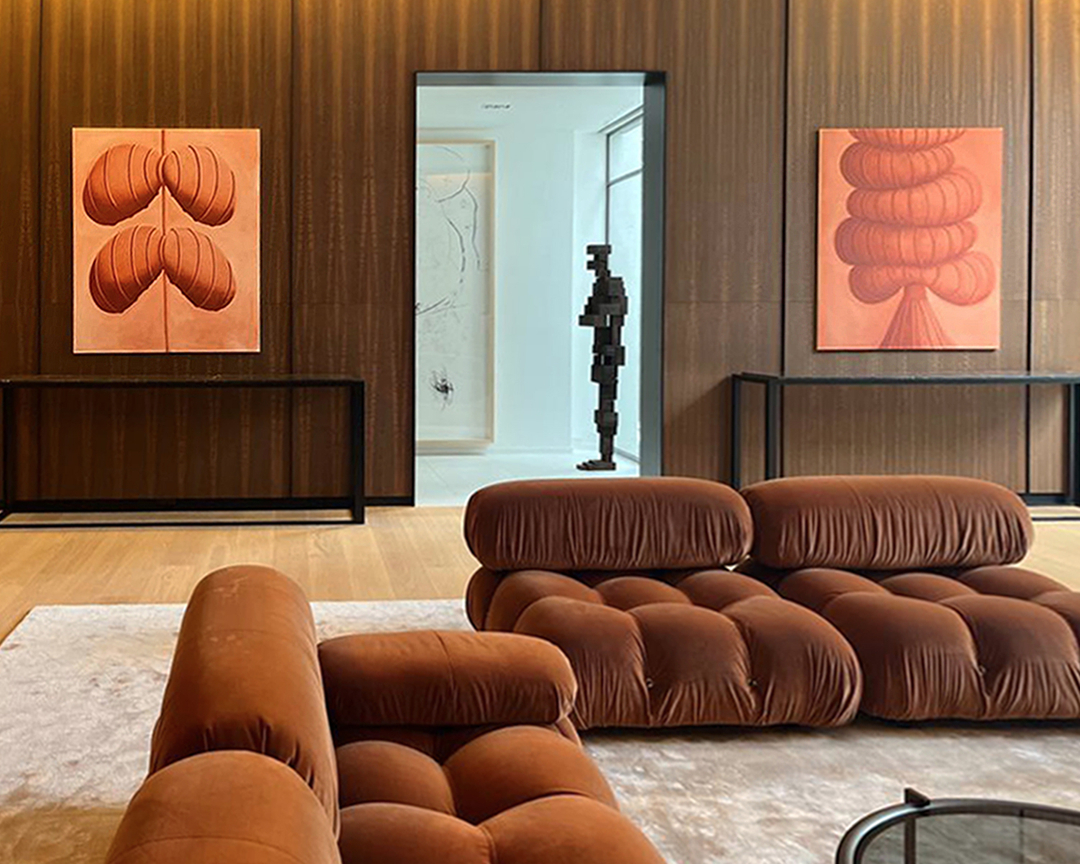 We're so happy to see these two works by Pia Krajewski looking right at home in this beautiful living room.

“Untitled (Tower) (Grown2)”, 2021
150 x 120 cm

“Untitled (Lungs)”, 2022
150 x 120 cm