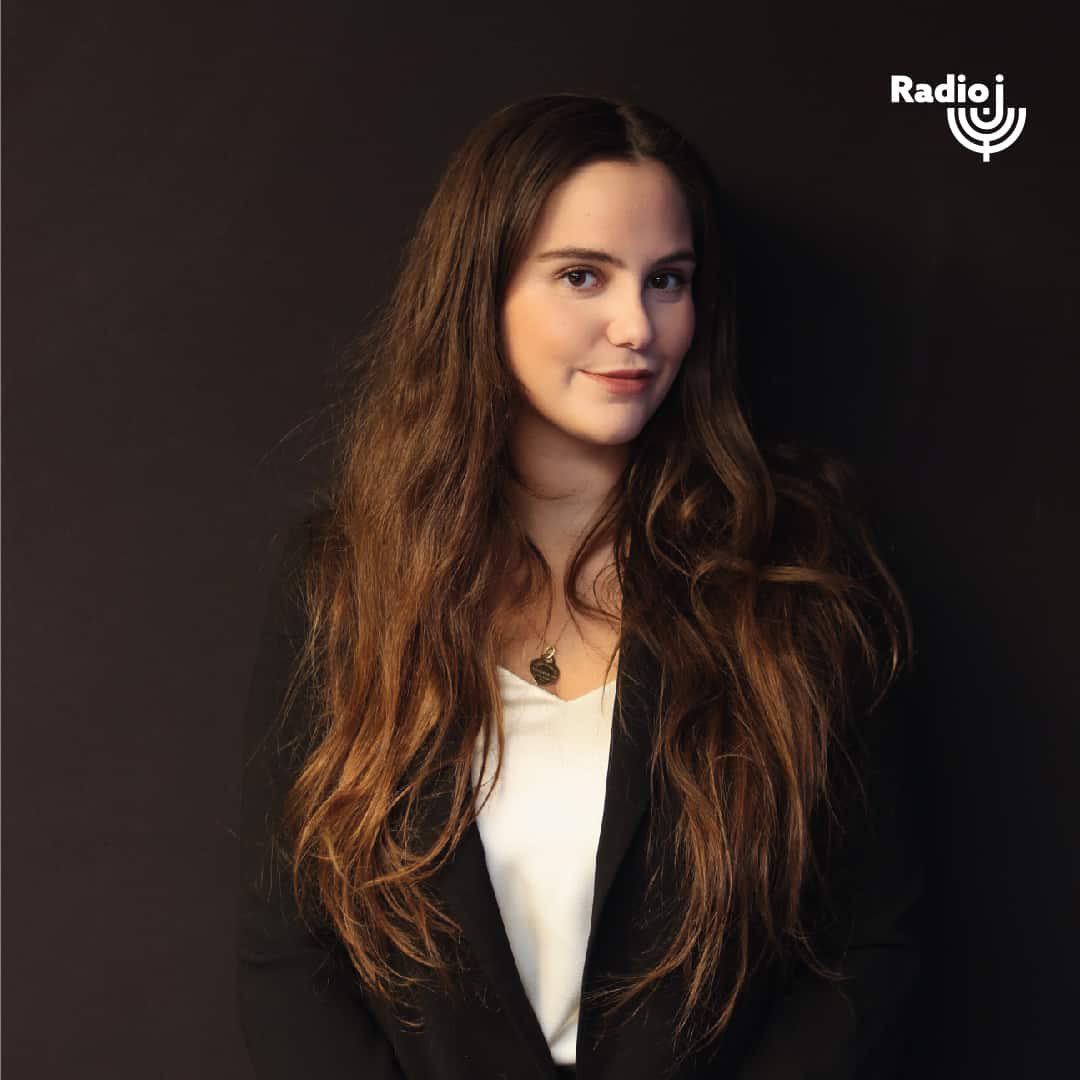 ⏰ vendredi 9 septembre à 8h30 <a href="/MyriamLevain/">Myriam Levain</a> et <a href="/elisaazogui/">Elisa</a> seront au micro d’<a href="/ilanaferhadian/">Ilana Ferhadian</a> pour parler de leur projet MILIM, des témoignages d’histoires de familles juive à travers le temps, l’importance de la transmission.
👉Sur radioJ 94.8fm