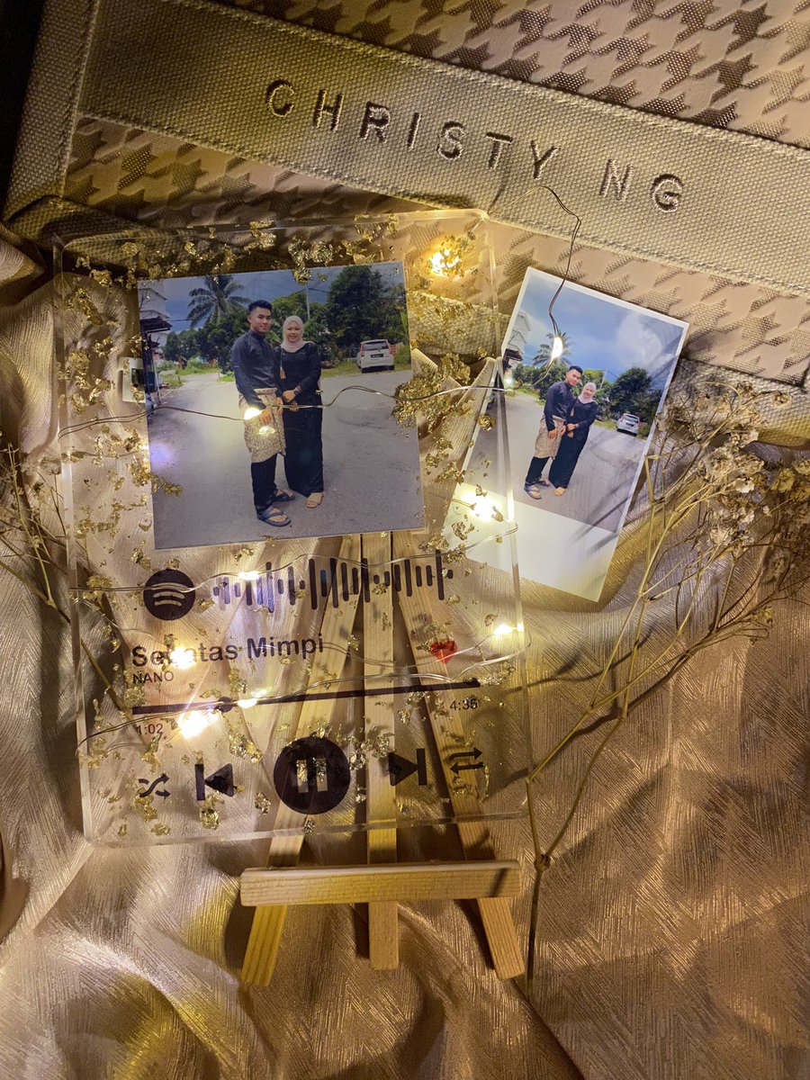 Dinosorry_co's tweet photo. Birthday kawan dah nk dekat? Tak tahu nak bagi ape? Hi i ade jual spotify plaque and giftbox murah2 je.. Mula dari 18 ringgit je tau! 

Click link below to order!✨🌿

📌https://t.co/fKEAXbTD78 https://t.co/vOEeqF5V9V