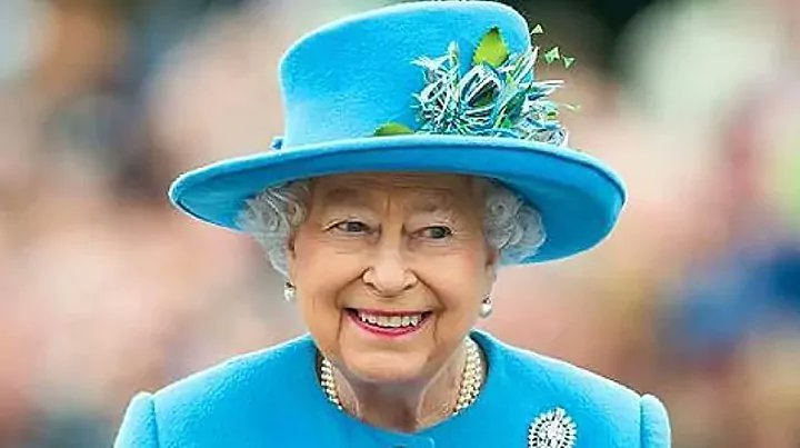 Reeeyyyyyyyyyyy's tweet photo. vio a The Beatles unirse y separarse
vio el primer mundial de fútbol
vio diecinueve (19) presidentes de USA
vio nueve (9) Papas
vio levantarse y caerse el Muro de Berlín
pero JAMÁS vio el metro a Guarenas listo https://t.co/5YycUbkotJ