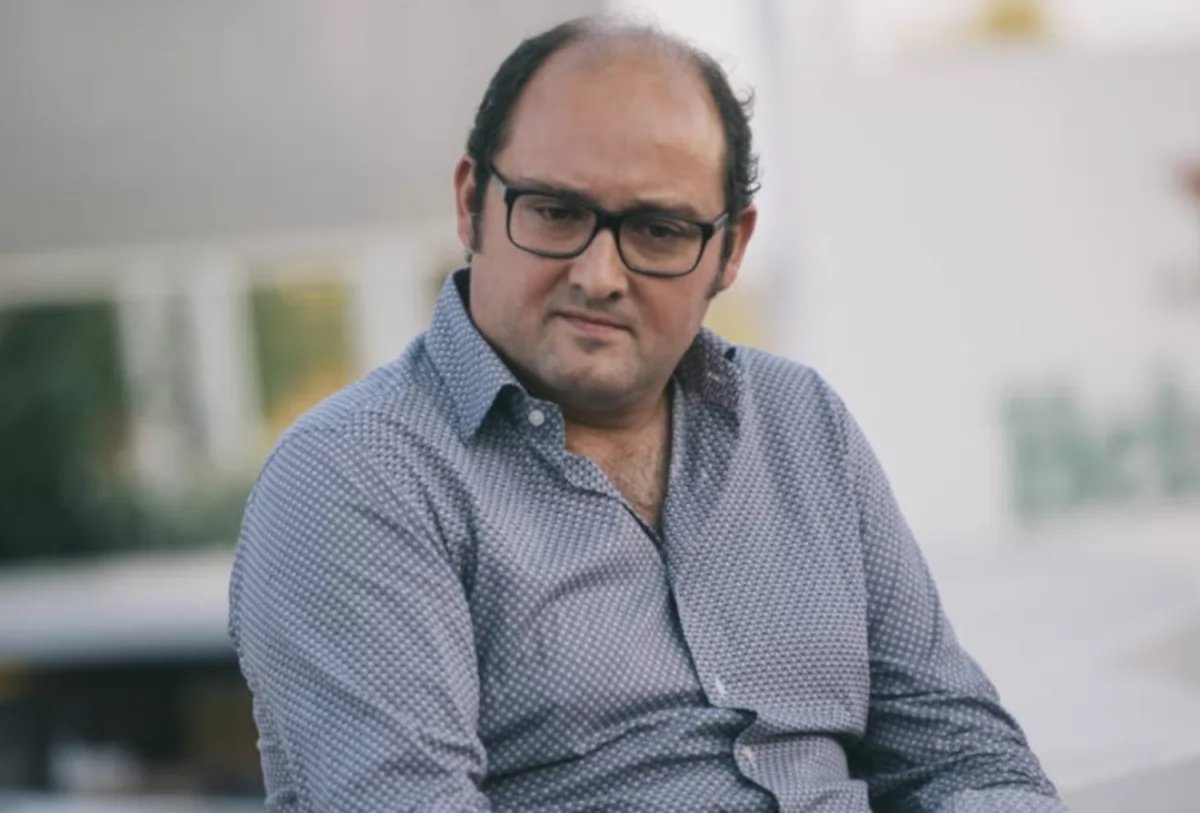 🍷 "El placer más culpable y más habitual en mi casa suele ser una gran botella de vino". Charlamos con <a href="/Aredrado/">Alberto Redrado</a> #sumiller del restaurante <a href="/Lescaleta/">L'Escaleta</a>🍴
Lee la entrevista completa aquí 👉 bit.ly/3RrbnQd 

#Sumillería #sommelier #vino #gastronomía