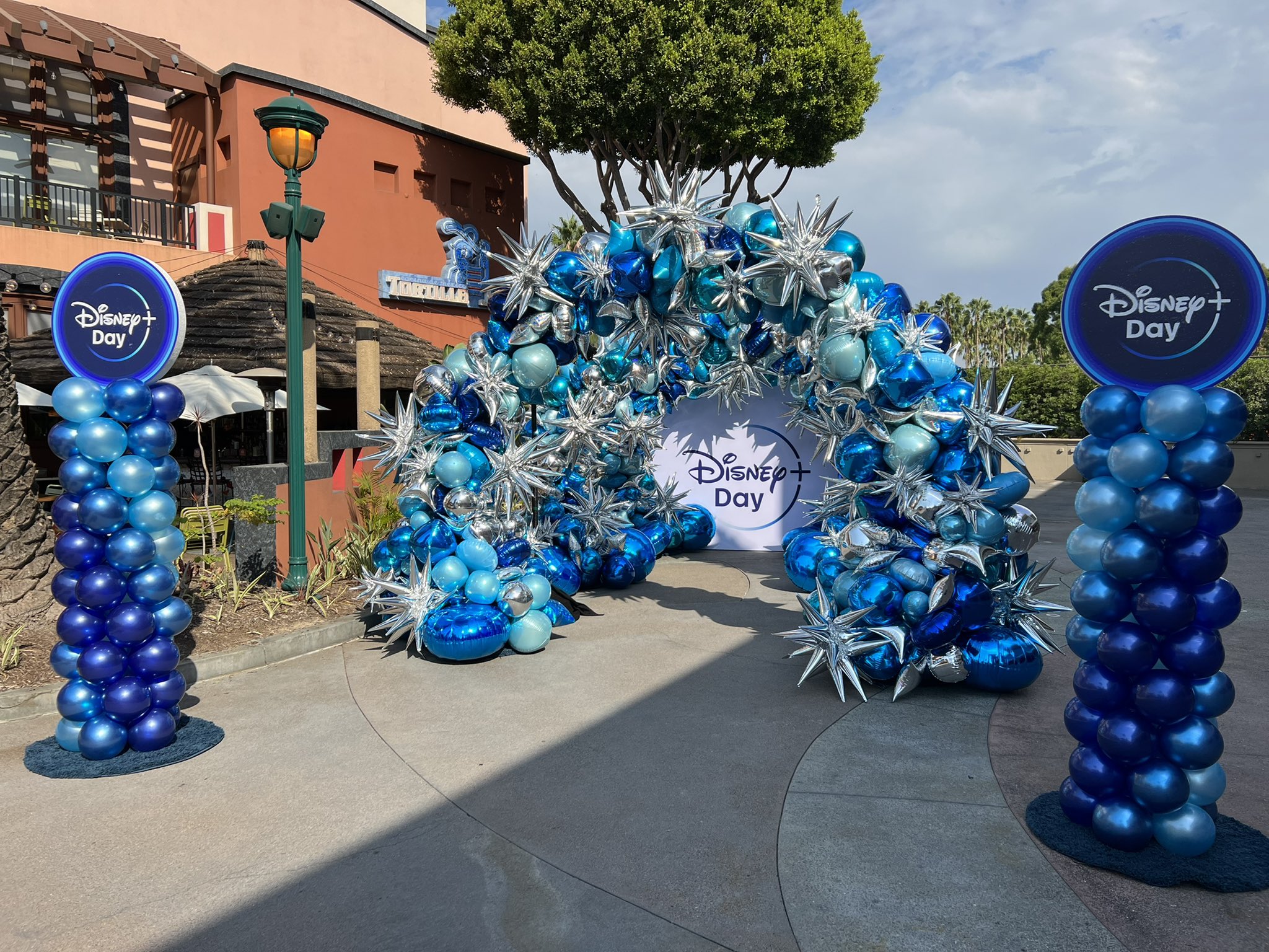 Disneyland News Today There S A Balloon Tunnel Photo Op In Downtown Disney Disneyplusday T Co Nywhdv7k44 Twitter