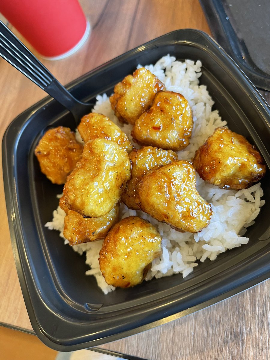 suzahh's tweet photo. Panda Express’s new Beyond Meat Orange Chicken is so damn good it hurrrrrts. 😭 https://t.co/2N49ltPgOG