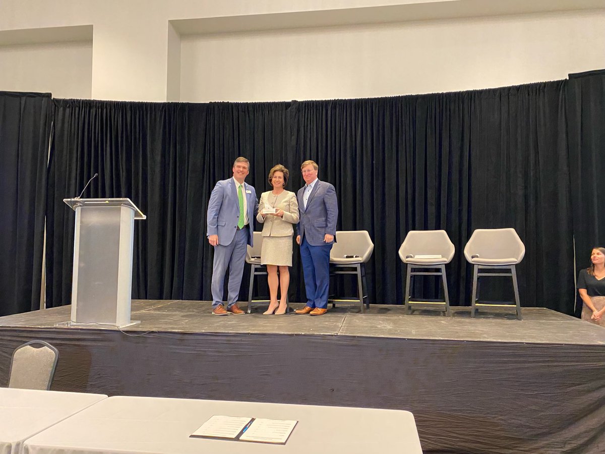 mgrahamMGCCC's tweet photo. So honored to be selected as the AccelerateMS Champion of the Year! https://t.co/PVwE3ef1BF