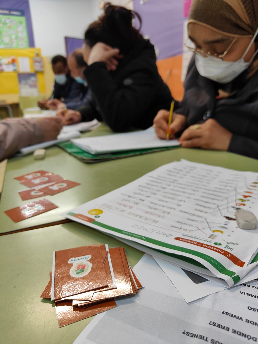 EscolaVida_LP's tweet photo. Aprofitem el #diainternacionaldelaalfabetizacion per a reivindicar la necessitat de moltes persones d'aprendre a llegir i escriure. Hem incrementat la nostre oferta formativa segons el #MECR amb 5 nivells, fent servir nous materials i eines com són #Oralpha2 i #OralphaApp. https://t.co/CsP4oVxATB