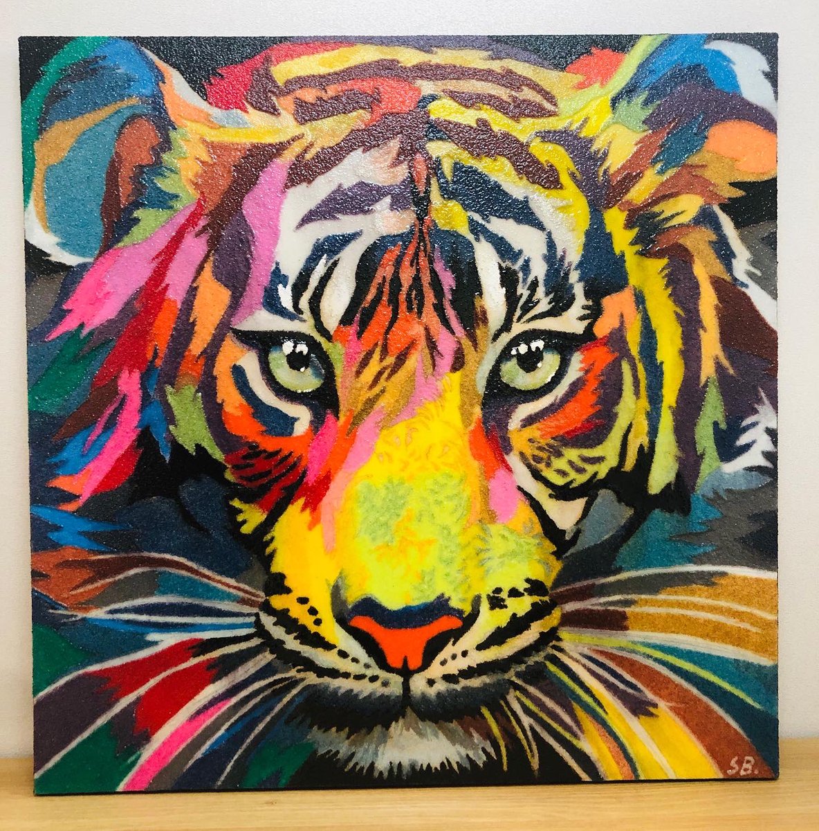 sandbangnft's tweet photo. GM~
💥Passionate Tiger'❤️🔥
열정의 호랑이
'720 x 720(mm)'
Color Sand on Canvas.
2022
If you zoom in, you can see the texture of the sand.
확대해서 보세요
#art #artist #sandbang #sandartist #sandart #colorsand #popart #collector #artcollectors #contemporaryart #tiger #샌드방 https://t.co/PEEYw6mG48