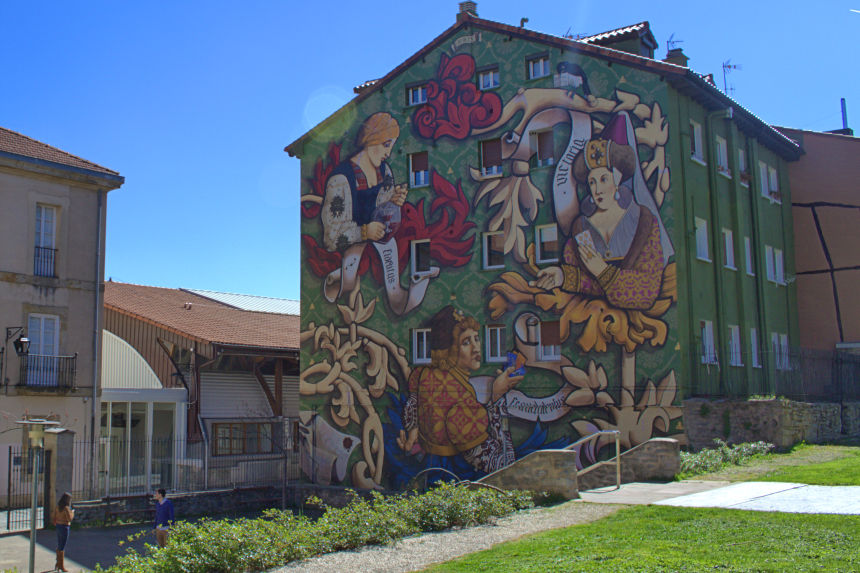 mapaymochila_'s tweet photo. Vitoria es una ciudad "verde" ♻, pero debido a sus #murales, es una ciudad multicolor. ¿Conoces el proyecto comunitario y participativo de #LaCiudadPintada?. Descubre porque #VitoriaGasteiz es una auténtica galería de arte al aire libre #StreetArt #imvg https://t.co/OWd2Tb3a22 https://t.co/TFVAc6GPRN