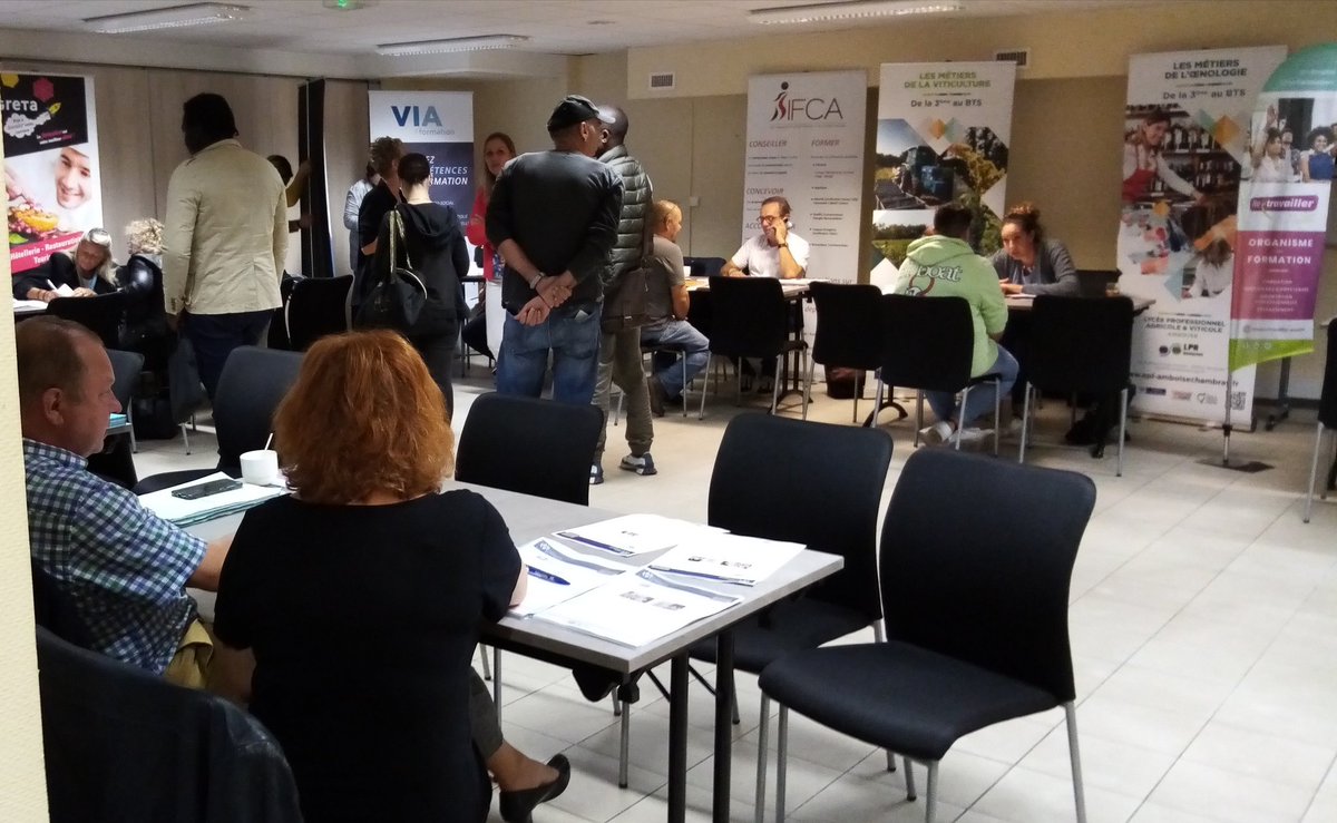 #1jour1formation avec #poleemploi Blois ce jour 👏 à tous. De nombreux organismes de formation ont proposé des #formations dans les secteurs qui recrutent :#batiment, #agriculture, #aide à la personne, #industrie,...