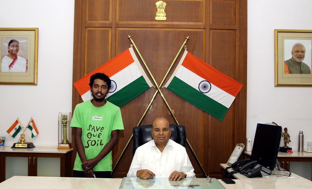soilsahiljha's tweet photo. Governor of Karnataka

Glad to meet him and get support to #SaveSoil for which 
I am out of home since last 4 months alone on my Bicycle
💙💚
Being a 17 year old if I am able to travel all over the country ALONE, you should definitely do your part
@cpsavesoil @TCGEHLOT @PMOIndia https://t.co/MMYetU1z2H