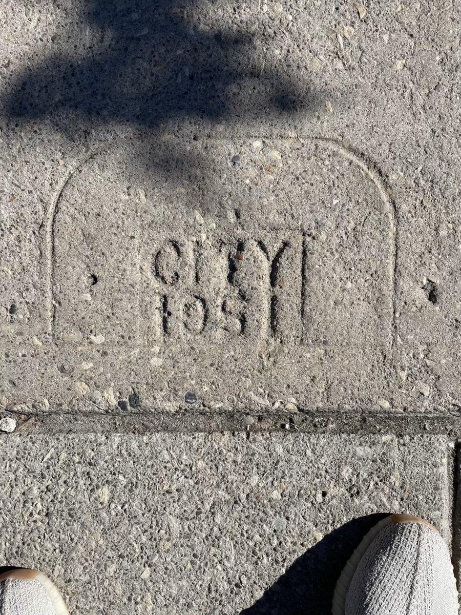sidewalk_walker's tweet photo. Josh submitting some data from the field! 71 years approaches the global average life expectancy.
Toronto, ON 
#sidewalk #sidewalkstamp #Toronto https://t.co/1J9KyOsB7W