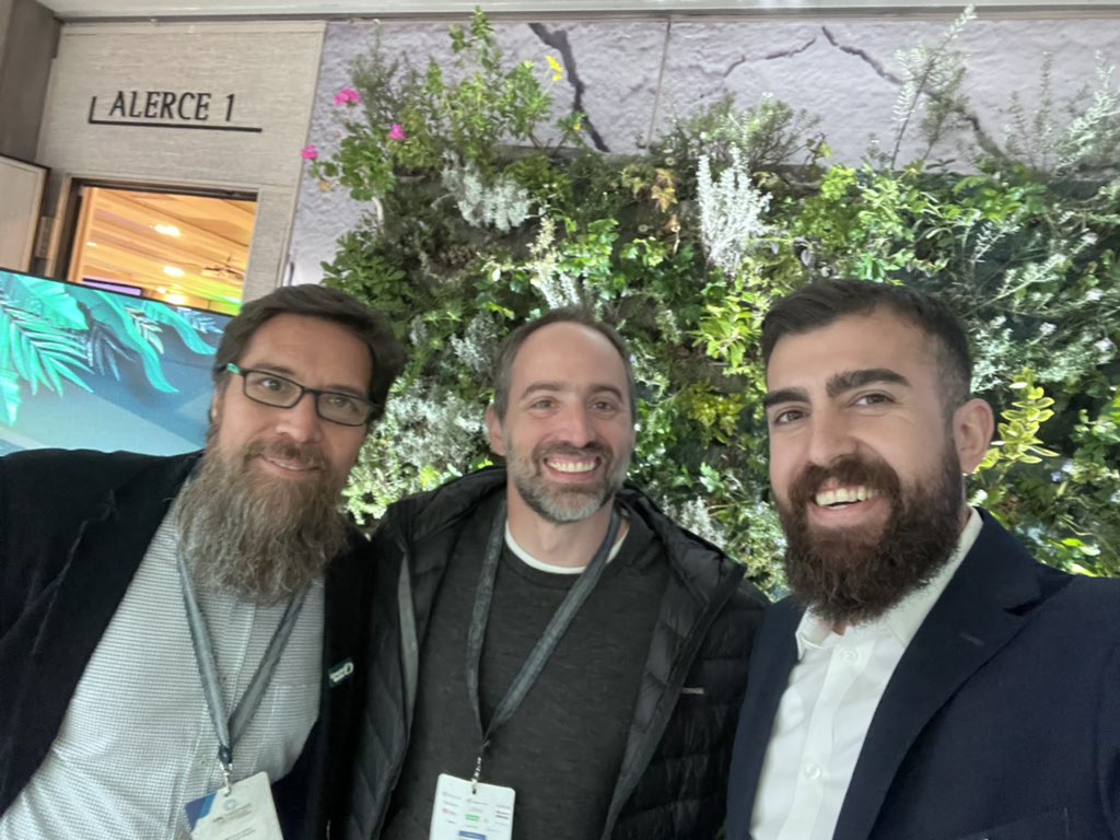 Choque de cometas!!! <a href="/vmugchile/">Chile VMUG</a> <a href="/cesotov/">Cristian Soto</a> <a href="/dcabai/">dcabai</a> <a href="/geranqn/">Gerardo Tapia</a> <a href="/celiacri/">Celia CC</a> <a href="/rolmk/">Rolando Kohl</a>