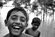 Hearing today can especially wake up those who are hesitating at this moment, "We should not wait until there is no difficulty before deciding to be happy".
