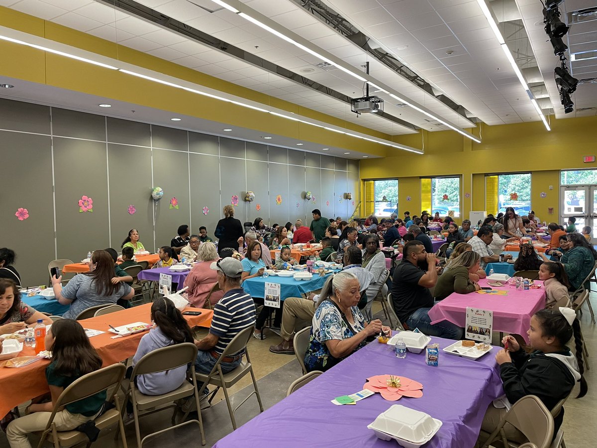 James Berry (@jamesberryhisd) on Twitter photo Lunch with 👵🏼👴🏼Grandparents was a success 🎉We had a great turnout today. Thank you for joining us!
El almuerzo con 👵🏼👴🏼Abuelos fue un éxito 🎉Hoy tuvimos una gran participación. ¡Gracias por acompañarnos! @HISDFACE <a href="/HoustonISD/">Houston ISD</a> <a href="/HISDElementary2/">HISD Elementary School Office 2</a> Lunch with 👵🏼👴🏼Grandparents was a success 🎉We had a great turnout today. Thank you for joining us!
El almuerzo con 👵🏼👴🏼Abuelos fue un éxito 🎉Hoy tuvimos una gran participación. ¡Gracias por acompañarnos! @HISDFACE <a href="/HoustonISD/">Houston ISD</a> <a href="/HISDElementary2/">HISD Elementary School Office 2</a>