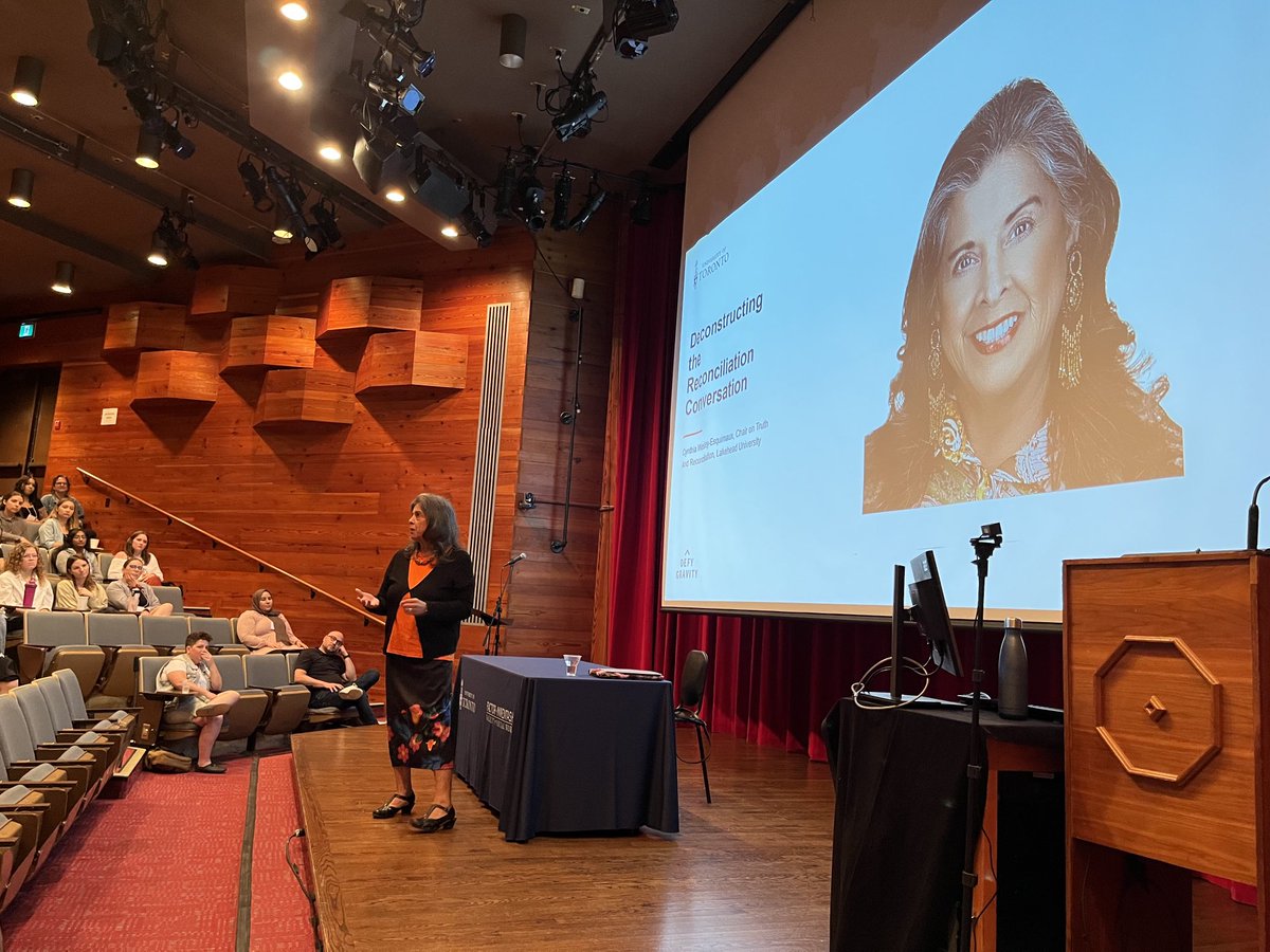 Today we kicked off our Introduction to #SocialWork conference for students in our 2-year MSW program. 

#UofTBacktoSchool #UofT #FIFSW