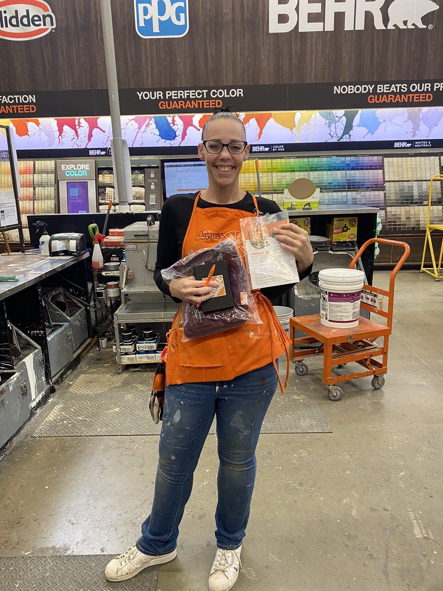 elainedanik's tweet photo. Congratulations to Jennee who is 505’s August G.E.T. Associate of the Month!!! Thank you for always coming in with a smile and providing excellent customer service!!! 😁🧡 https://t.co/tZwK2YYeuC