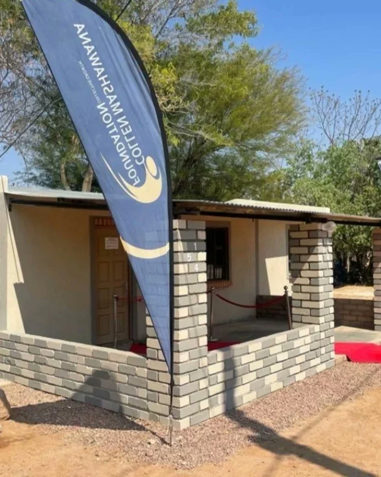 CollenMashFound's tweet photo. We would like to extend our greatest appreciation to @dr_zsaul1,  MEC for COGHSTA , @VassBentley, Minister of Social Development, @LindiweZulu6 and Booth Night club owner @JajiAbolore, in handing over the newly built house.🙏
#collenmashawana https://t.co/y0Q0cuTbDY