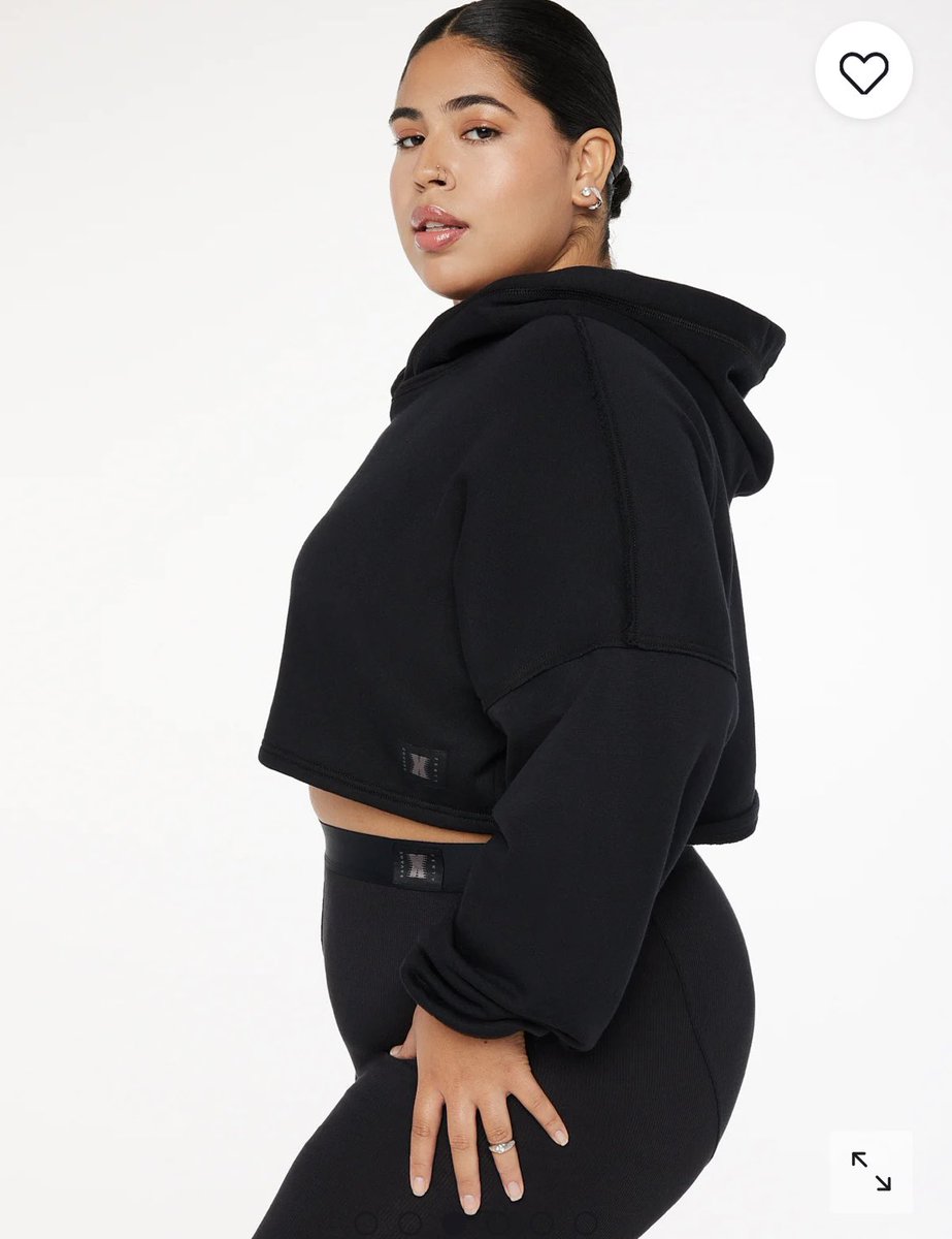 LaCrespaaaaaaaa's tweet photo. Like @SavageXFenty flew me out for the lounge drop I’m still gagged!!! https://t.co/2wQHmxMvyD