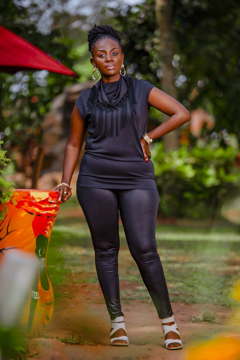 933 KFM tweet media