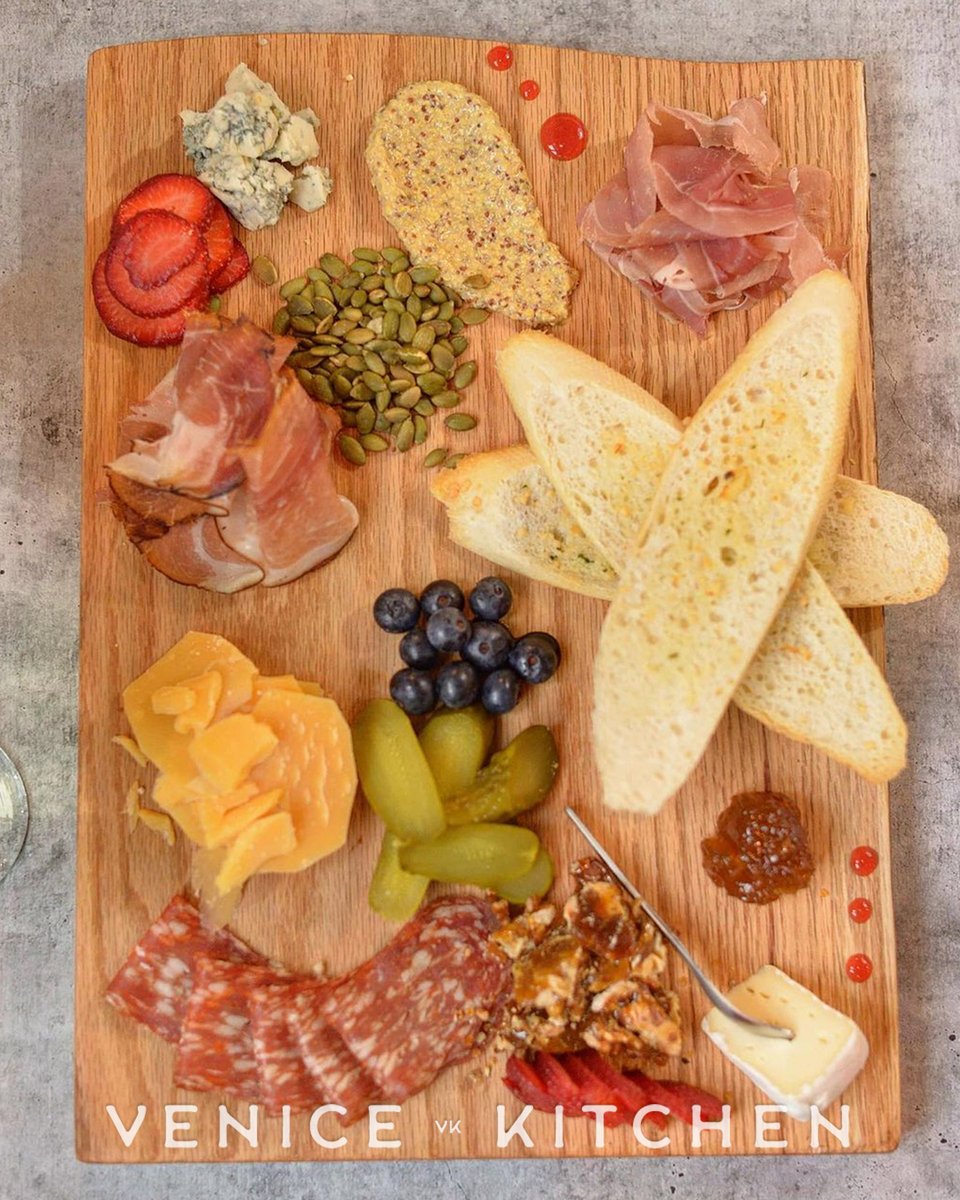 venice_kitchen's tweet photo. 🧐 Have you tried our cutting board appetizer?
.
.
.
.
#VeniceKitchen #Venice#Kitchen #Memphis #Foodies #MemphisFoodies #Wine #Italian #GoodEats #Delicious #foodie #cheese #foodphotography #memphistn #tennessee #southern #creole #fusion #dinner #dinnertime #lunch #special https://t.co/8HELyPgwoY
