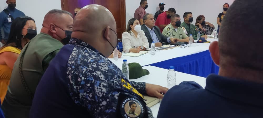 mirelct's tweet photo. #8Sep || Reunión estratégica con el Alcalde del Municipio Carirubana, @soyabelpetit, en el edo. Falcón, para definir acciones orientadas a la atención y garantía de los #DDHH de la población privada de libertad en los centros de detención preventiva.
#VenezuelaPuebloPróspero https://t.co/ajdfPRolsV