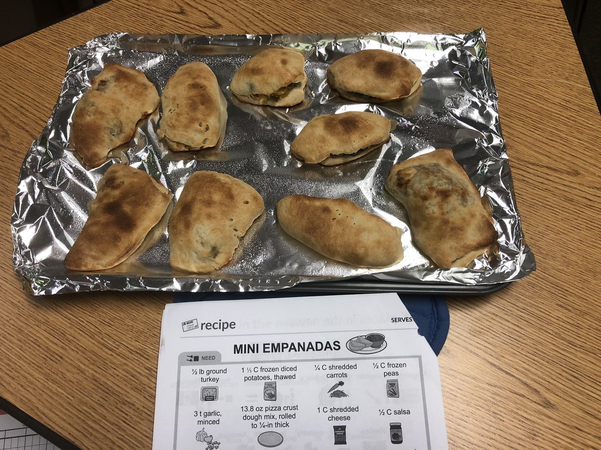 MLPotter1234's tweet photo. Empanadas!  We made some with a meat mixture and then we decided to make some with fruit. It’s fun to switch things up. #News2You #TMScreators #TMScommunicators #TMScriticalthinkers @MsGraham_TMS @HumbleISD_TMS @amln21 @DeveMonticone https://t.co/B3X3v9oLNj