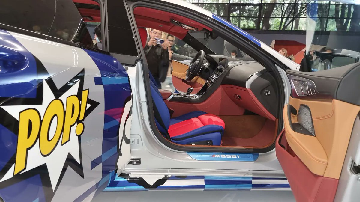 CarGlobe's tweet photo. Solo 99 unidades -y 1 para #latinoamérica- de este #M850 de @BMWGroup que expresa dinamismo, velocidad y potencia con la #culturapop #cómics 
Motor V8 con 530 hp y tracción xDrive. Con un interior que también rinde homenaje a los #cómics con vestiduras en rojo y azul. https://t.co/LZjY81304f