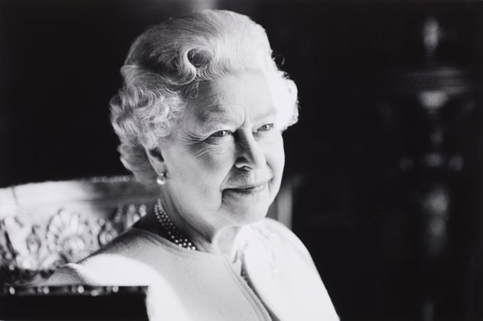 Fallece la reina Isabel II de Inglaterra.