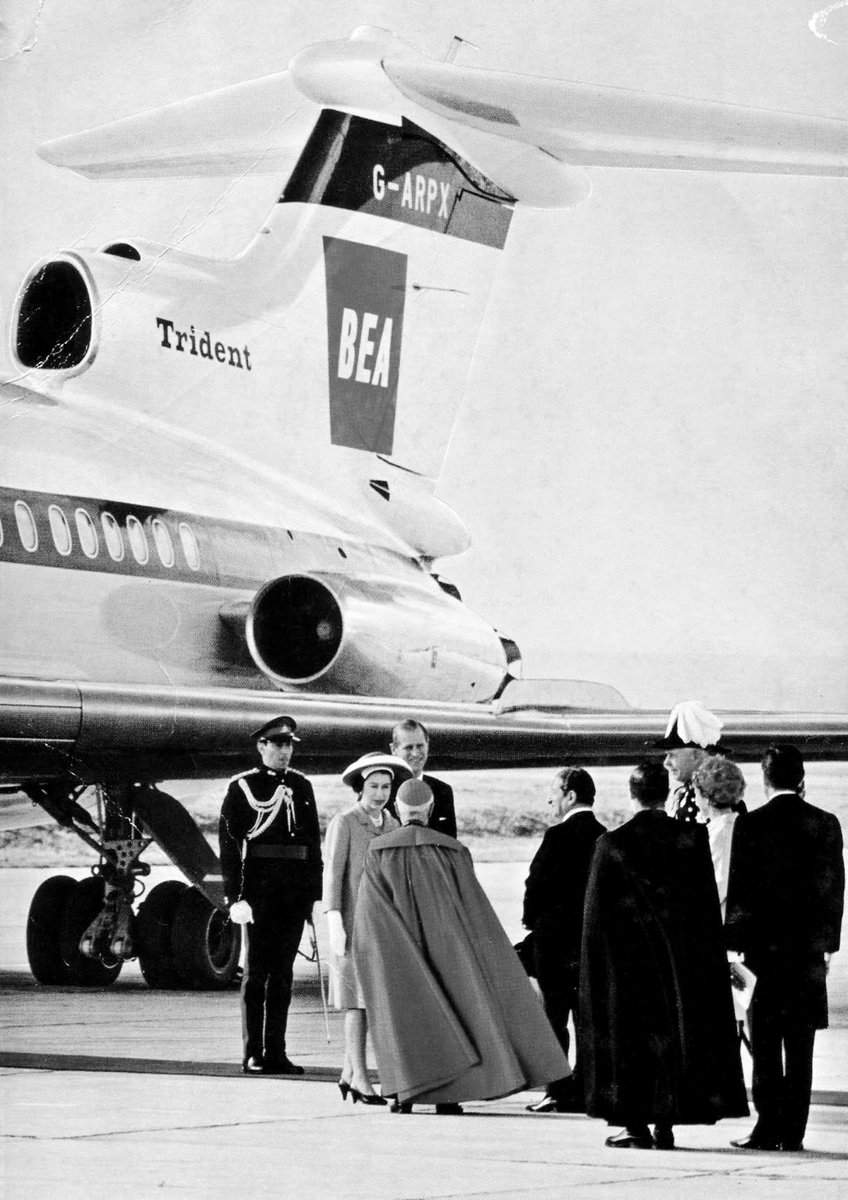 airplusnews's tweet photo. ⚫️ [London Bridge Is Down]  La reine Elizabeth II est décédée à l’âge de 96 ans.

▪️Son règne a été le plus long de l’histoire de la Grande-Bretagne et du Commonwealth.

▪️Véritable globe-trotteuse depuis son adolescence, la reine a voyagé dans pas moins de 116 pays. https://t.co/AVLy4xK9XP
